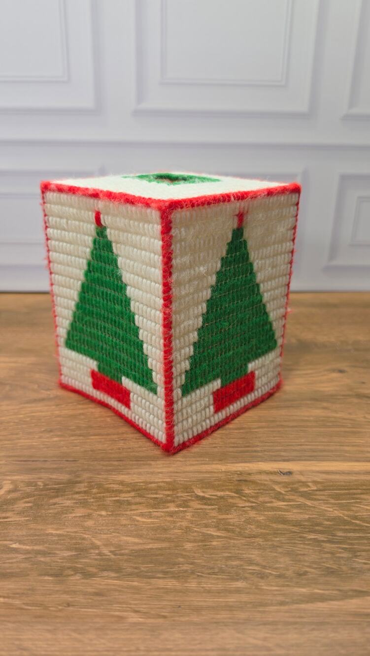 Vintage Plastic Canvas Tissue Box Cover Christmas Tree Holiday Decor
